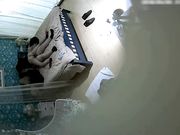 衣服还没脱就急着吃屌日了两炮