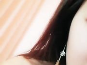 床上慢慢脱掉衣服手指扣逼