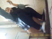 女厕露脸偷拍气质美女还真不少