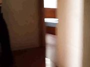 看妹子表情还挺享受的