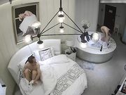 大叔艳福不浅与小情人洗鸳鸯浴