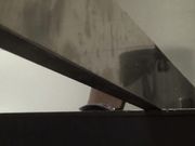 红衣美女出来捂着脸难道被发现