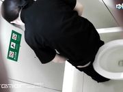 商场女卫多视角拍美女还敢俯拍