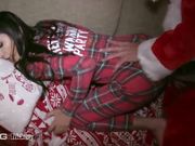 继父扮圣诞老人用大屌塞满女儿