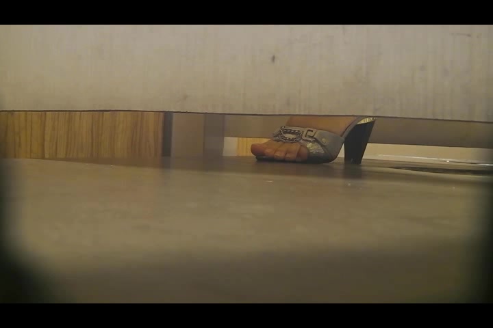 女厕偷拍四个貌若天仙的美女