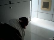 潜入医院女厕偷拍几个妹子嘘嘘