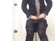 商场厕拍年轻小姐姐下面有点黑