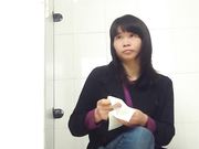 商场厕拍年轻小姐姐下面有点黑