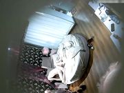 美女太饥渴了脱完衣服就玩鸡鸡