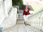 国外破处大片妹子在沙发被爆插