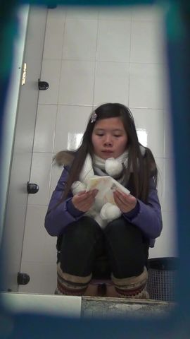 商场厕拍 姐妹在厕所聊天