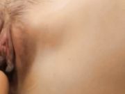 喜欢玩刺激展示嫩逼抽烟穿阴钉用超大香肠捅玩浪穴