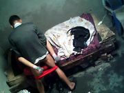 大叔嫖妓结果不够硬想要舔逼被拒