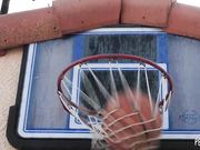 被高大猛男抱起来操的篮球宝贝