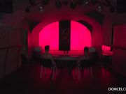 美貌人妻和闺蜜帮丈夫缓解压力