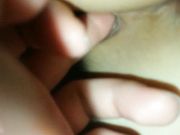 趁白嫩小妞醉酒高清拍摄其诱人咪咪和小穴长得漂亮的被干