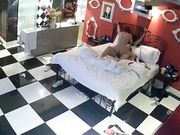 很能折腾的年轻情侣从浴室干到沙发