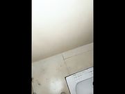 让人想不到样子清纯的妹子居然在公园色诱个老头到厕所调教舔逼喝尿吮脚趾看大爷那表情我也是醉了