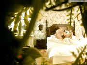 酒店偷拍年轻漂亮的小美女和聊了很久的微信网友酒店开房