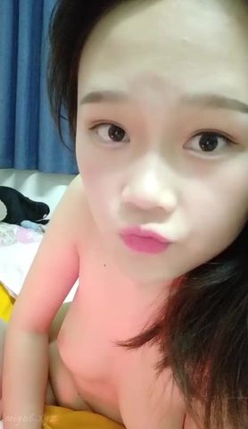 清純甜美小美妞被男友狂舔粉嫩木耳舔到出白漿