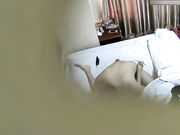 大叔把衣服还没脱的出轨少妇按倒扒光啪啪