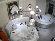 光头佬和情人开房偷情中午吃大蒜妹子嫌弃了