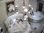 光头佬和情人开房偷情中午吃大蒜妹子嫌弃了