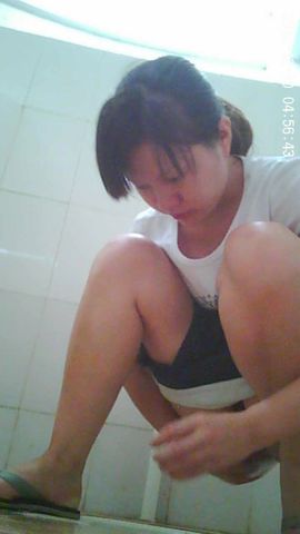 国产公厕定点拍摄系列5 各色真实良家美女