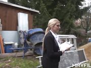 装修工激战年轻的美女监理