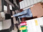 胖哥城中村寻欢站在门口附近等客的大波气质少妇