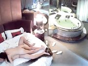 情趣酒店摄像头偷拍健壮男和美女洗完鸳鸯浴激情啪啪对白清晰