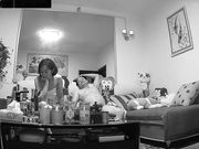 偷拍洗完澡出来的美少妇和留着小胡子的老公在沙发做爱