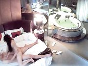 偷情最爱鸳鸯浴情趣酒店偷拍健壮男和美女洗完鸳鸯浴激情