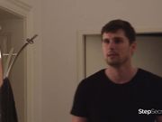 渴望被继兄大鸡巴操的妹妹自慰不关门故意勾引哥哥