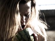 另类作品直击各种类型极品妹子花样小解洋妞的私处是真的嫩