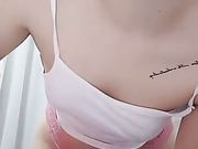 闷骚的小仙女甜甜露脸粉嫩骚逼奶子也很翘淫声浪语真想干她