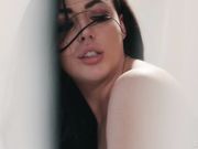 摄影师双飞2个性感的内衣女模