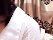 美女玩弄充气娃娃口交上位激情爆草道具抽插猛喷水