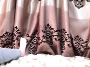 美女玩弄充气娃娃口交上位激情爆草道具抽插猛喷水