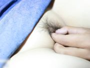 粉嫩美女欣儿宾馆学生制服被两个猥琐大叔直接蹂躏操逼