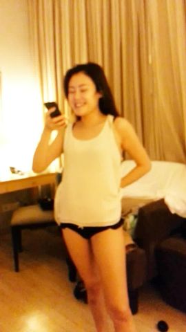 骚妻艳舞自拍好身材扭的真风骚 扭玩再吹箫真刺激