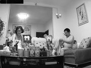 破解摄像头偷窥洗澡出来的美少妇和留着小胡子的老公在沙发啪啪