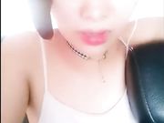 清纯可爱萌妹子耍贱卖萌挑逗司机在车上淫乱