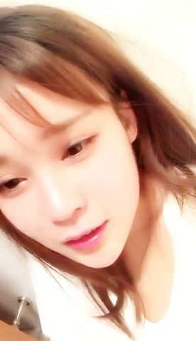 清纯萌妹子KIKI黑色道具鸡鸡抽插逼逼自慰高潮喷水