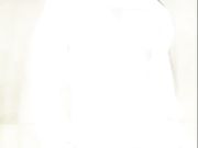 网红妹子在网吧玩露出被隔壁小伙发现了直接硬来掏出鸡巴就吃