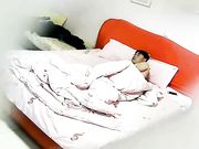 酒店开房偷情这少妇下面毛真多大哥给她舔逼吃了不少毛