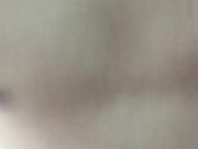 大学名校美女在家把衣服一件件脱掉后和男友打炮自拍