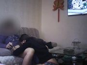 趁老公不在家把情夫领家里偷情饥渴难耐衣服都不脱就开搞