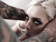 坚挺的鸡巴插入哥特女神湿透的阴户