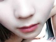 户外玩车震车外全裸诱惑被小哥哥草嘴近距离拍摄舔吊